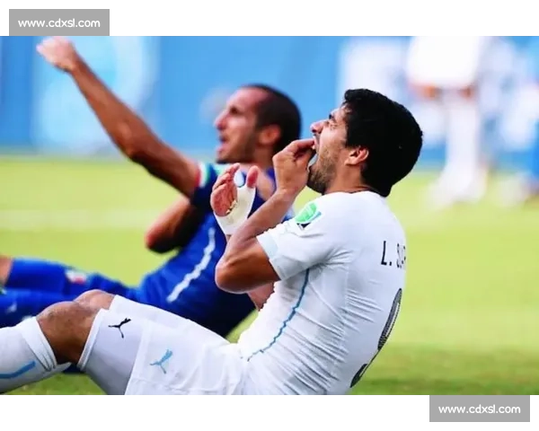 苏亚雷斯 10 大暴脾气瞬间：怒怼队友名场面合集