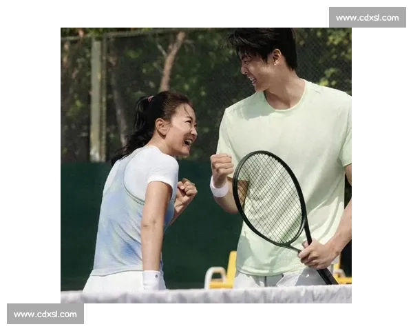 贾玲汪顺网球场燃爆！高马尾短裙造型掀起青春风暴